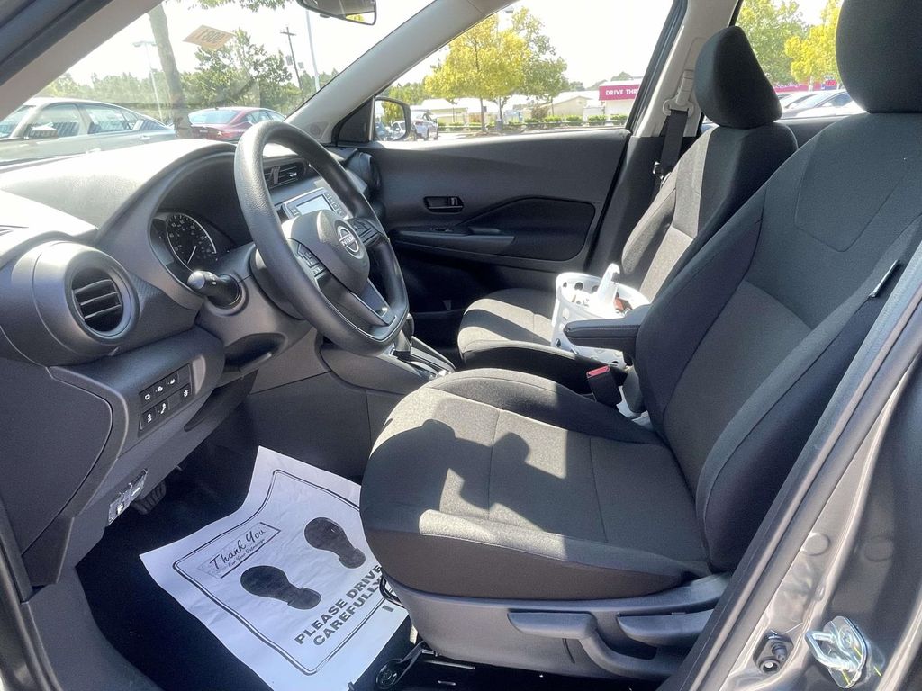 2025 Nissan Kicks Play S photo 14