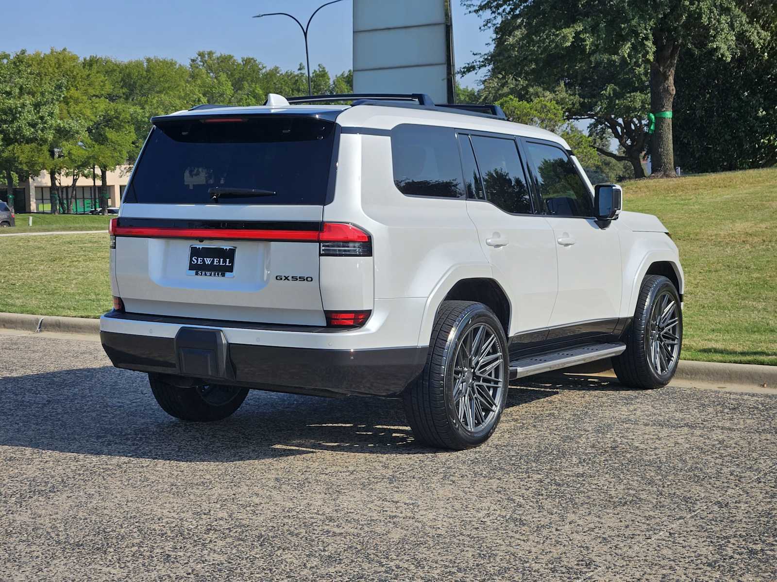 2024 Lexus GX 550 Luxury photo 4