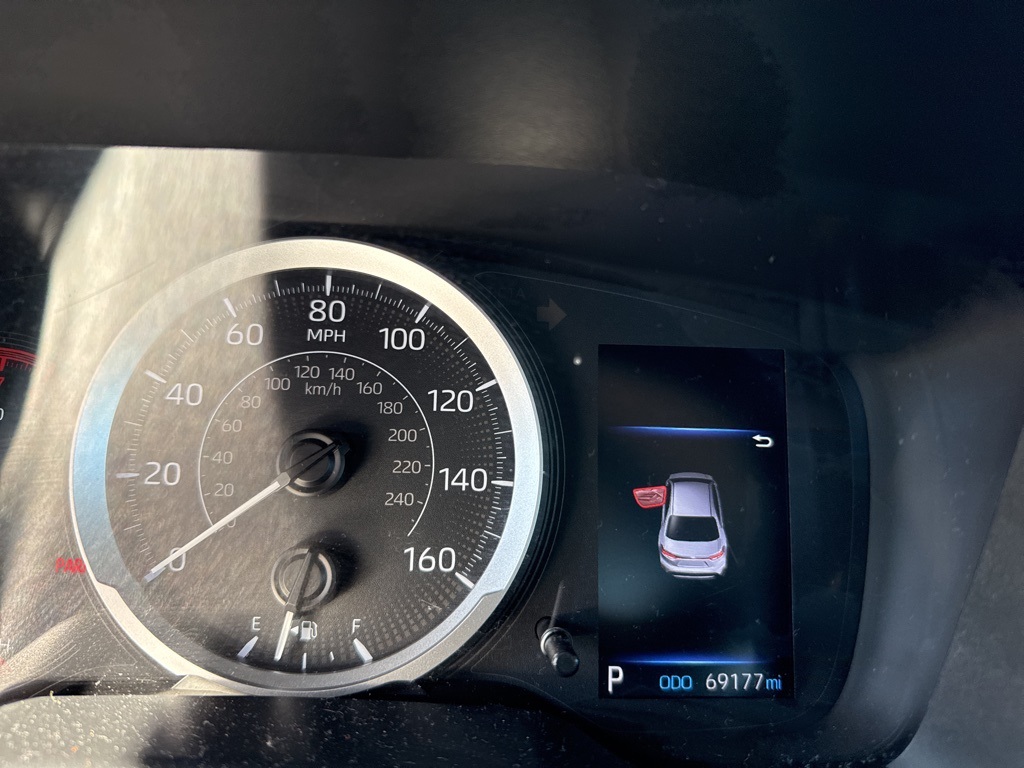 2021 Toyota Corolla LE photo 12
