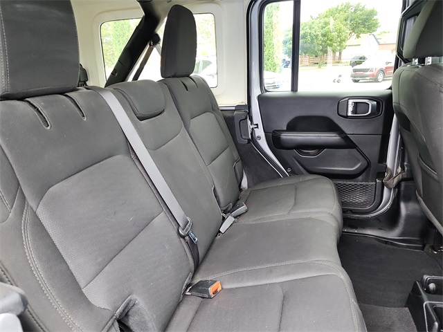 2020 Jeep Wrangler Unlimited Sahara photo 17
