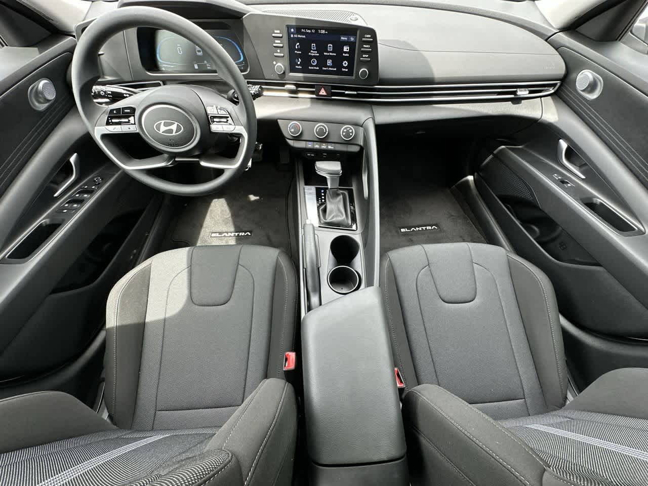 2025 Hyundai Elantra SE photo 21