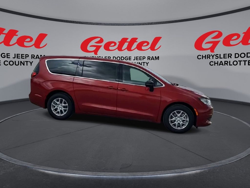 2026 Chrysler Voyager LX photo 8