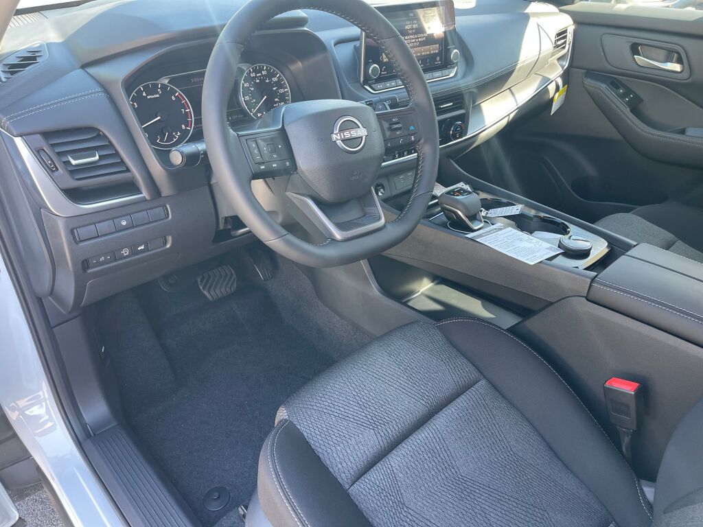 2026 Nissan Rogue SV photo 6