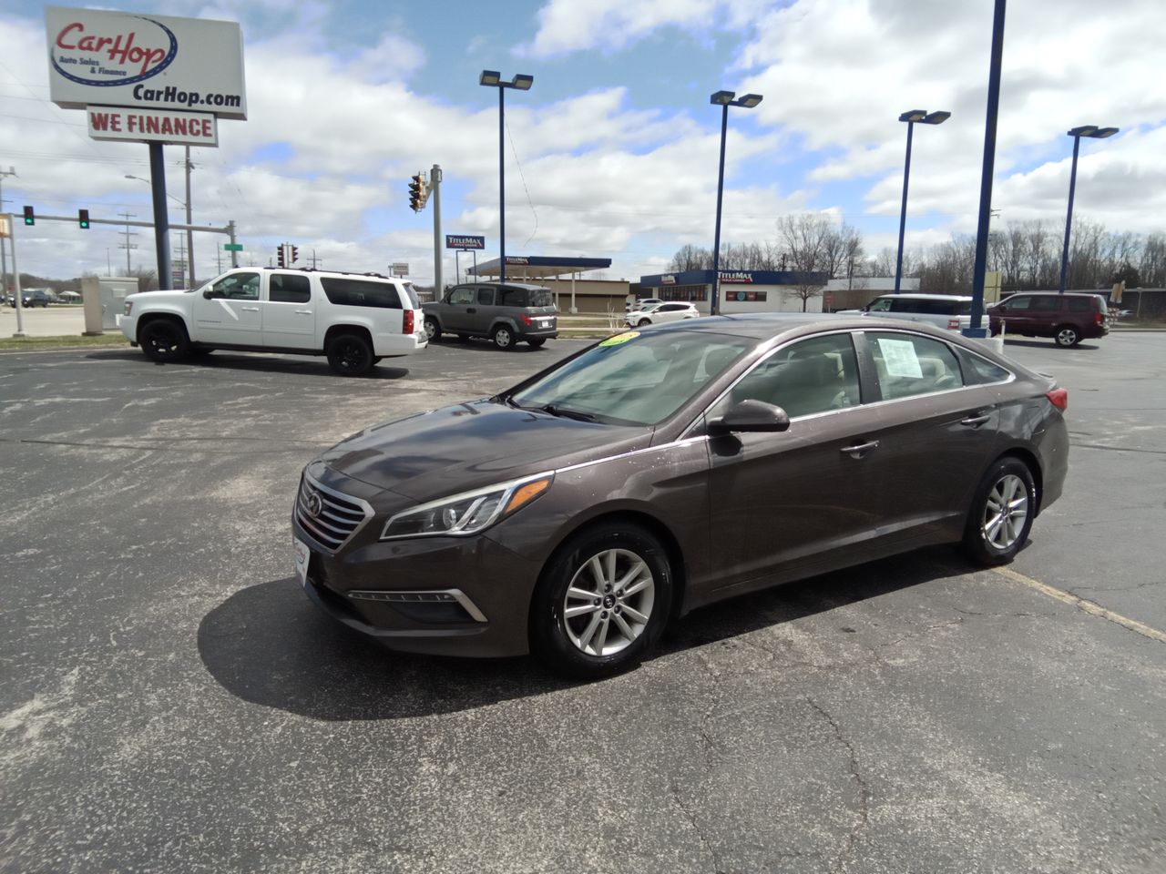 Used 2015 Bronze Hyundai SE SEDAN 4D image 1