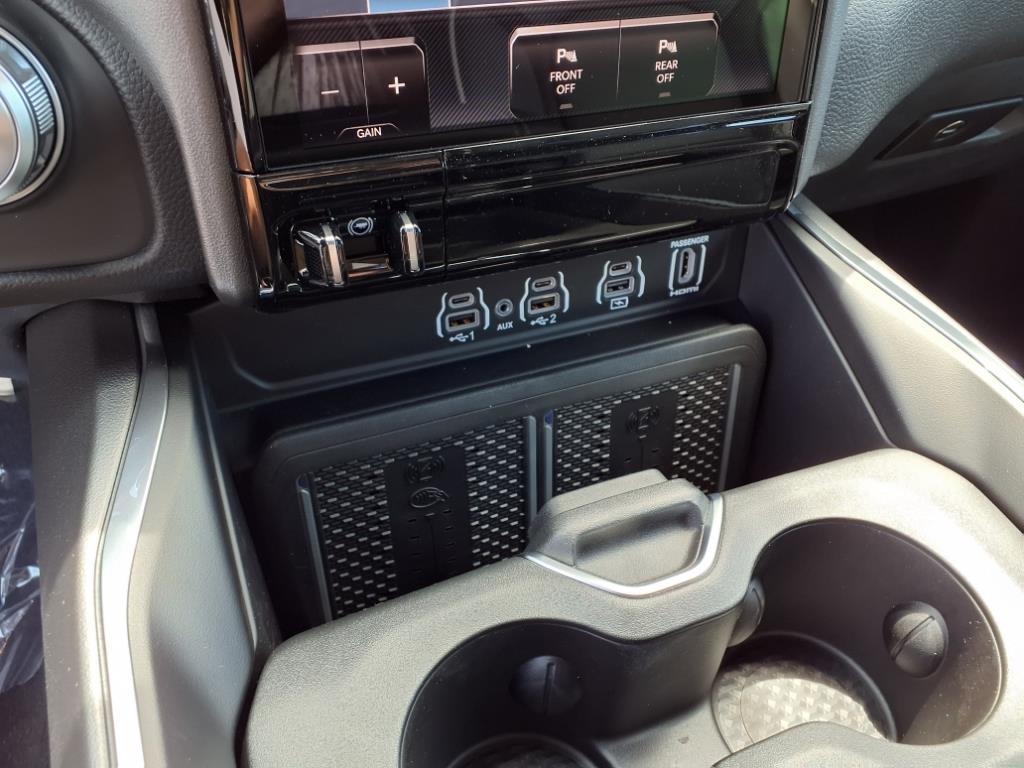 2025 Ram 1500 Laramie photo 9
