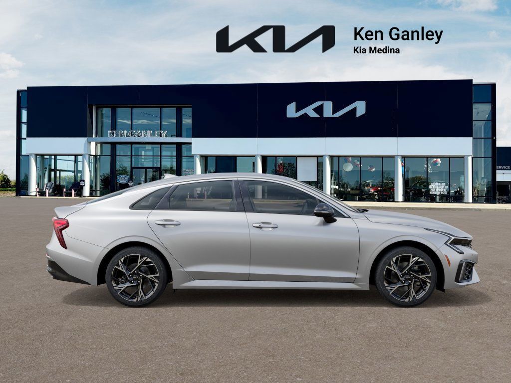 2026 Kia K5 GT-Line photo 7