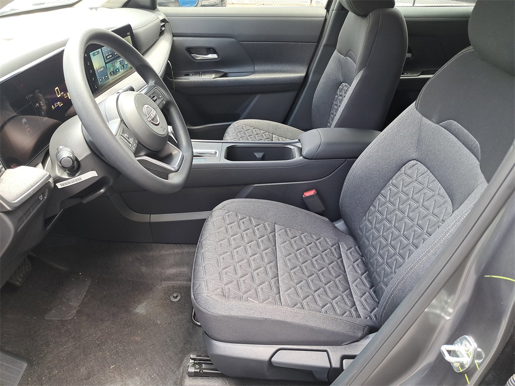 2025 Nissan Kicks SV photo 16