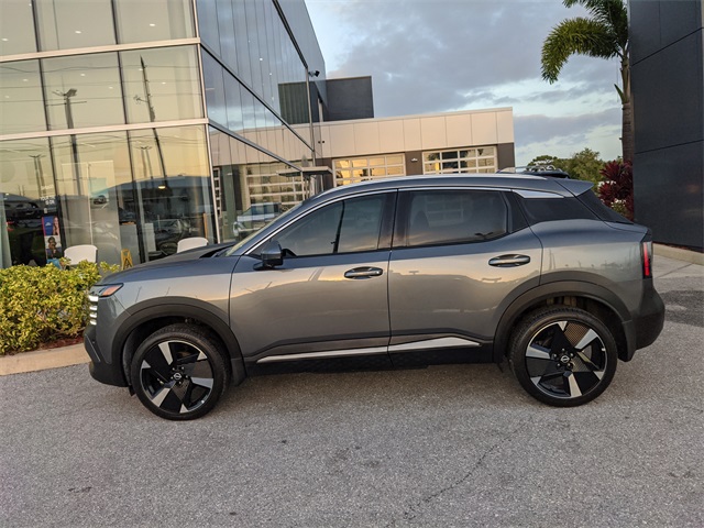 2025 Nissan Kicks SR photo 3