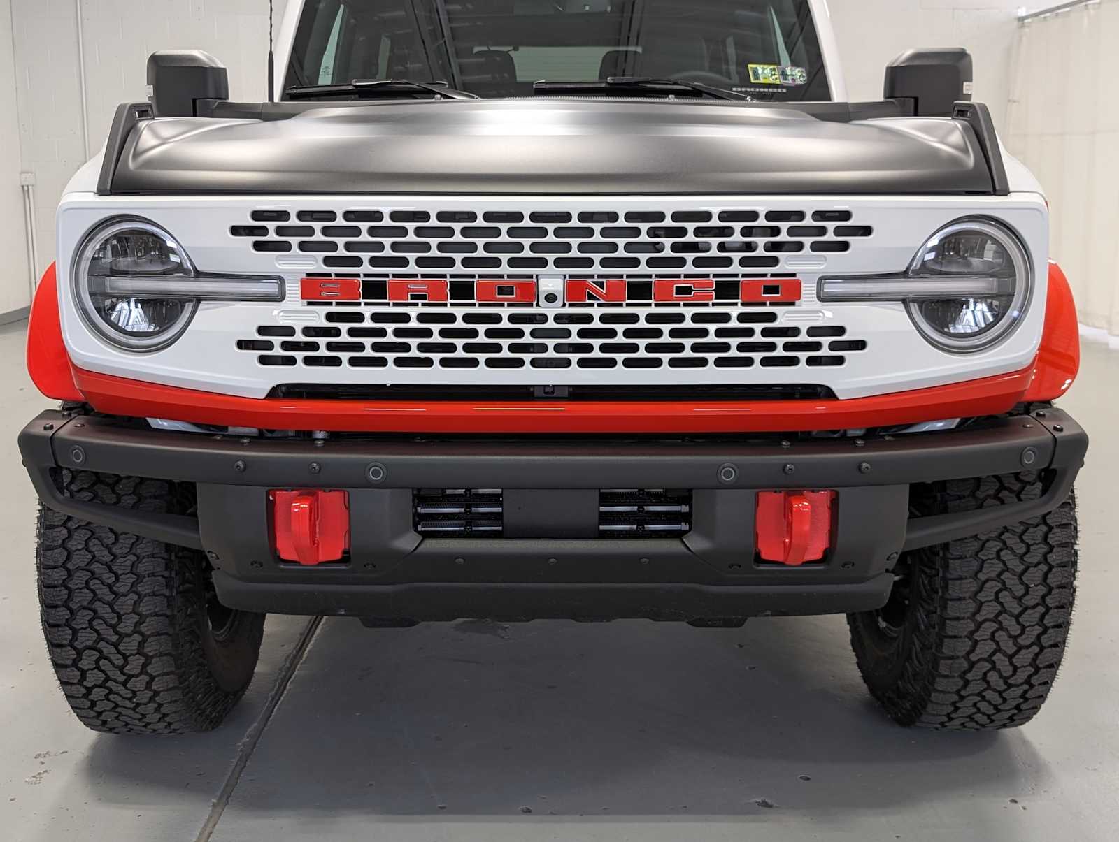 2025 Ford Bronco First Edition photo 2