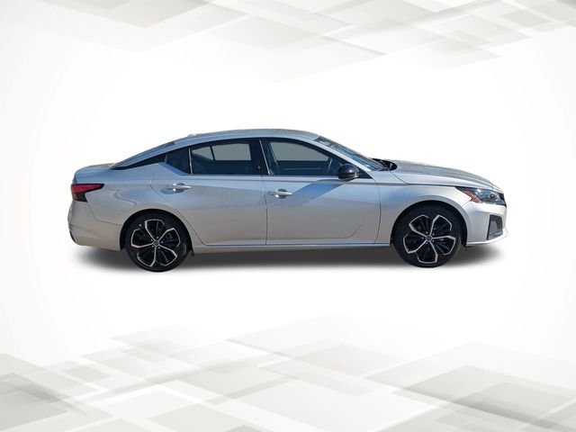 2024 Nissan Altima 2.5 SR photo 3