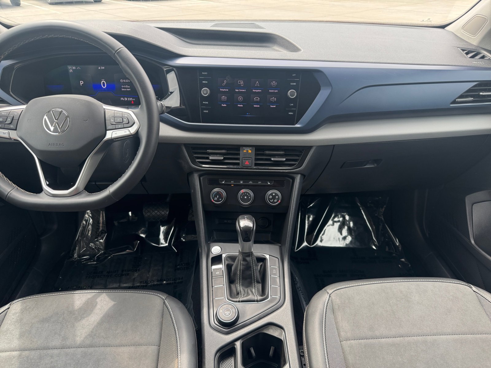 2022 Volkswagen Taos SE photo 4