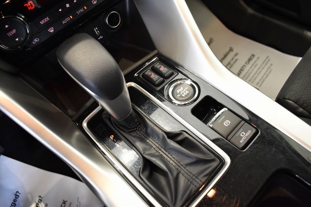 2024 Mitsubishi Eclipse Cross SE photo 17