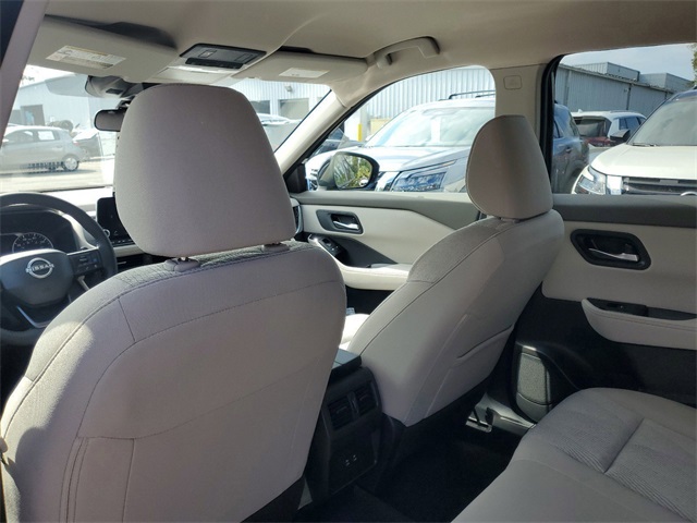 2025 Nissan Rogue SV photo 21