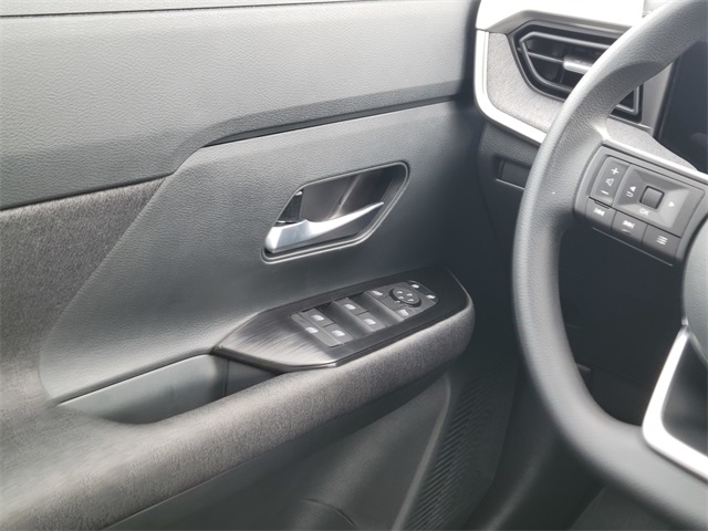 2025 Nissan Kicks SV photo 29