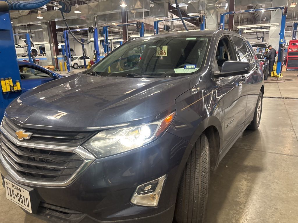 2018 Chevrolet Equinox LT photo 2