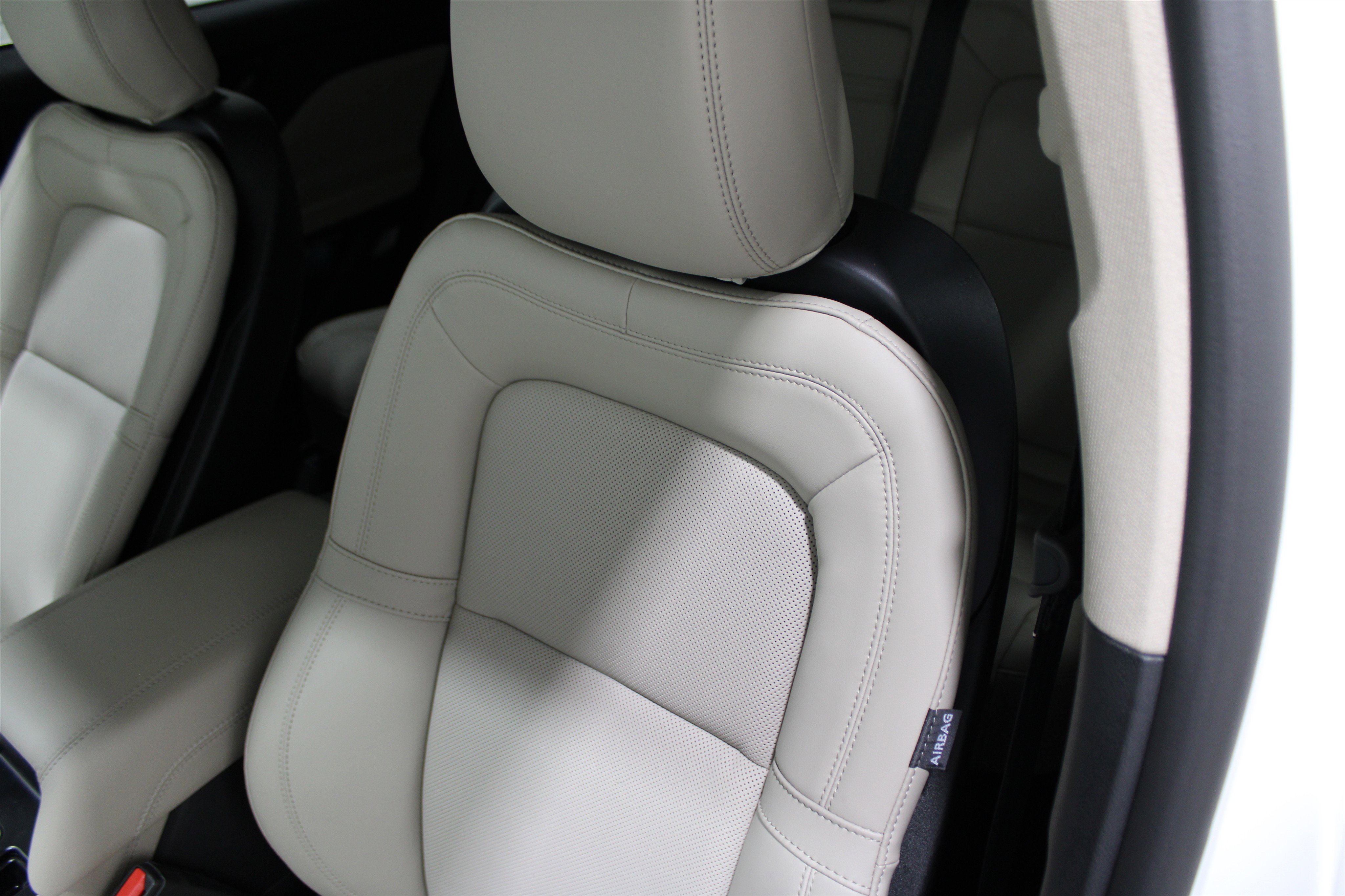 2025 Lincoln Corsair Grand Touring photo 4