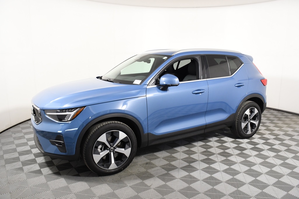 Used 2025 Volvo XC40 Plus with VIN YV4L12UE9S2585497 for sale in Richfield, Minnesota