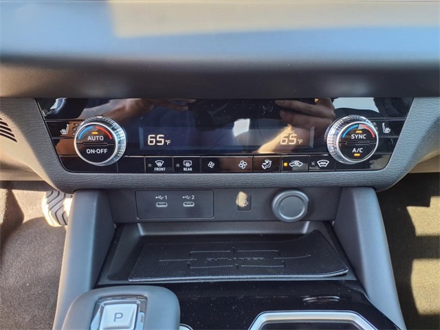 2025 Mitsubishi Outlander S-AWC photo 8