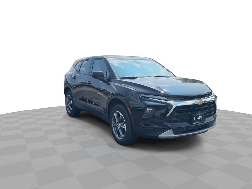 2025 Chevrolet Blazer 2LT photo 2