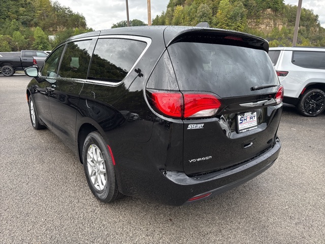 2026 Chrysler Voyager LX photo 4