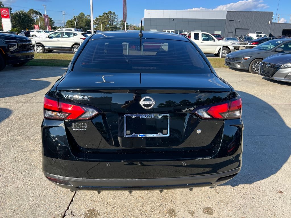 2024 Nissan Versa 1.6 S photo 4