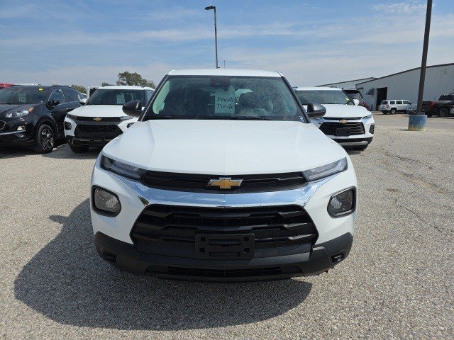 2023 Chevrolet Trailblazer LS photo 2