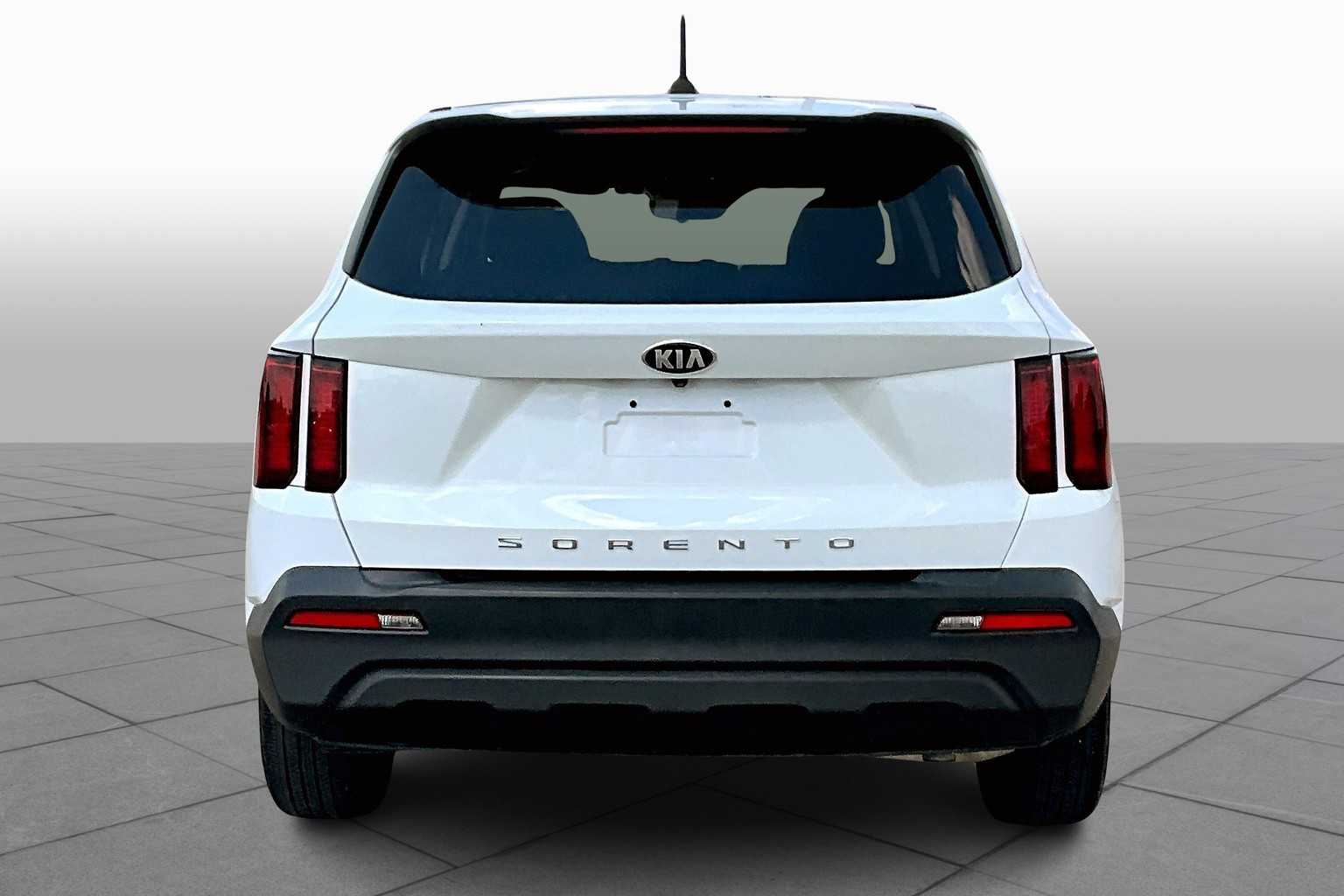 2021 Kia Sorento LX photo 3