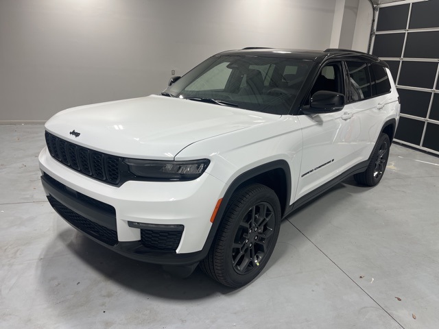 2025 Jeep Grand Cherokee Limited photo 3