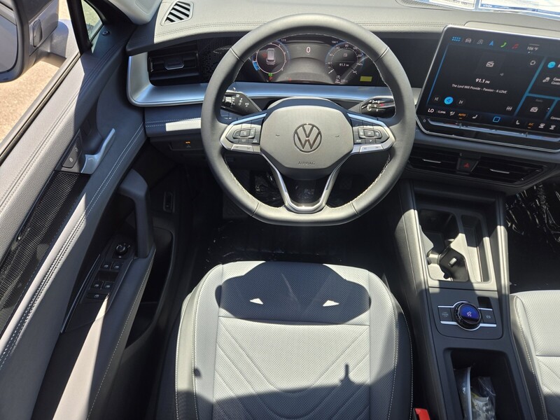 2025 Volkswagen Tiguan SE photo 4