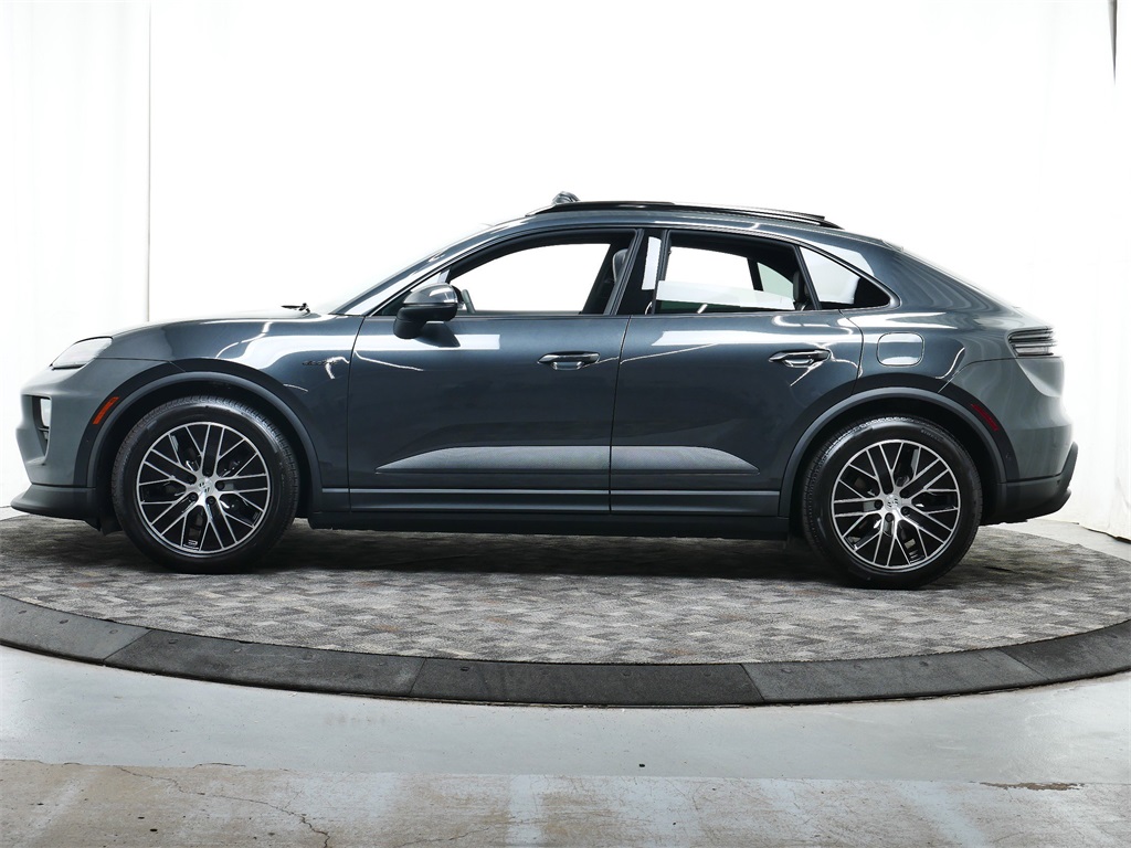 2025 Porsche Macan Electric 4 photo 2