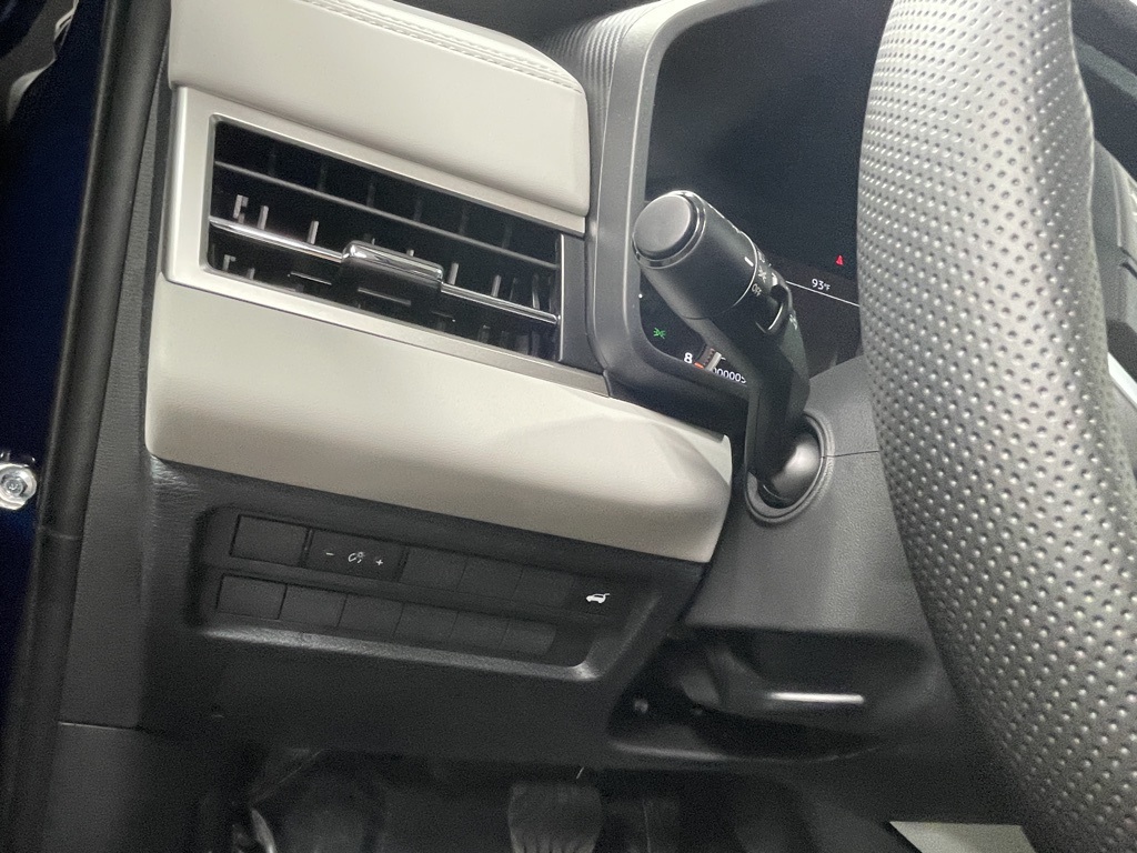 2025 Mitsubishi Outlander SE photo 7