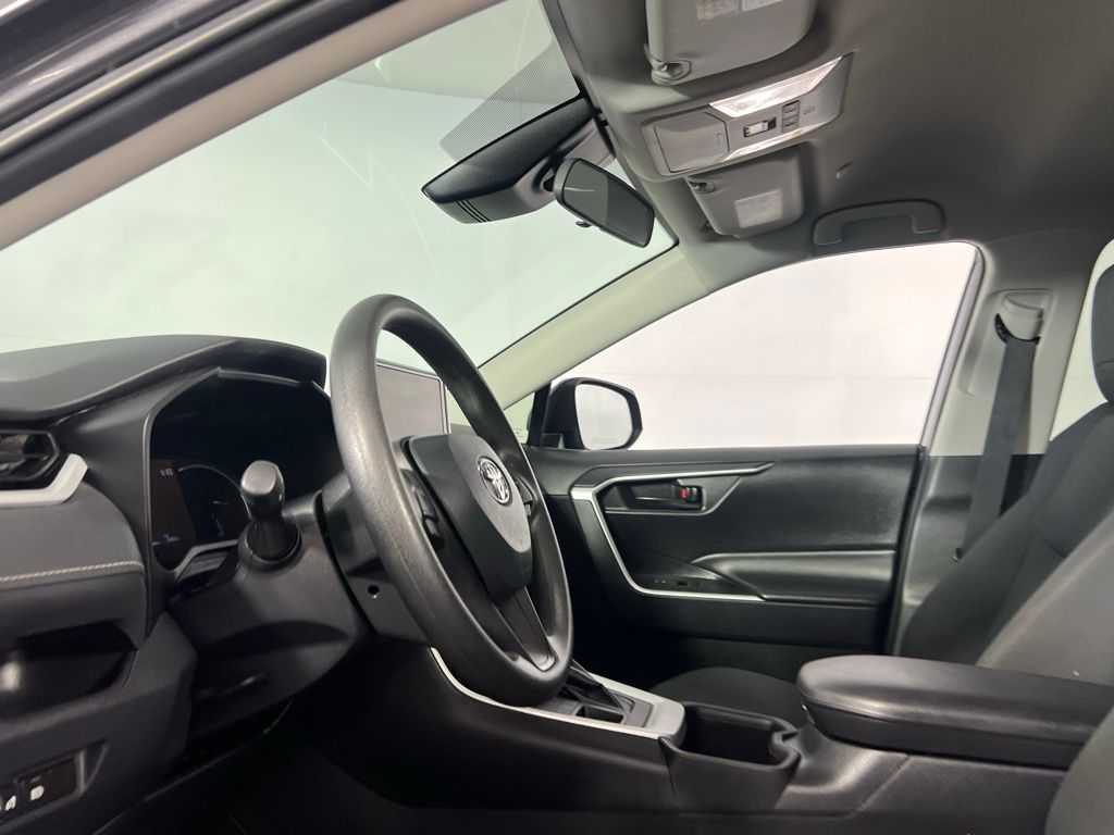 2024 Toyota RAV4 LE photo 17
