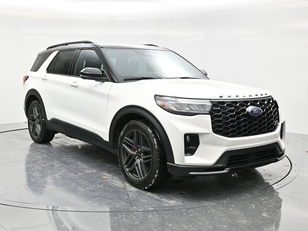 2025 Ford Explorer ST's photo
