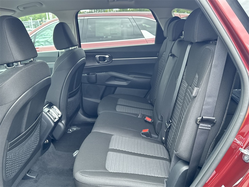 2025 Kia Sorento LX photo 27
