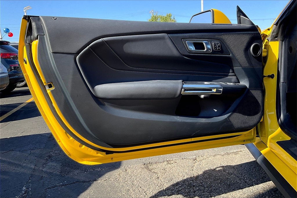 2024 FORD MUSTANG - Image 19