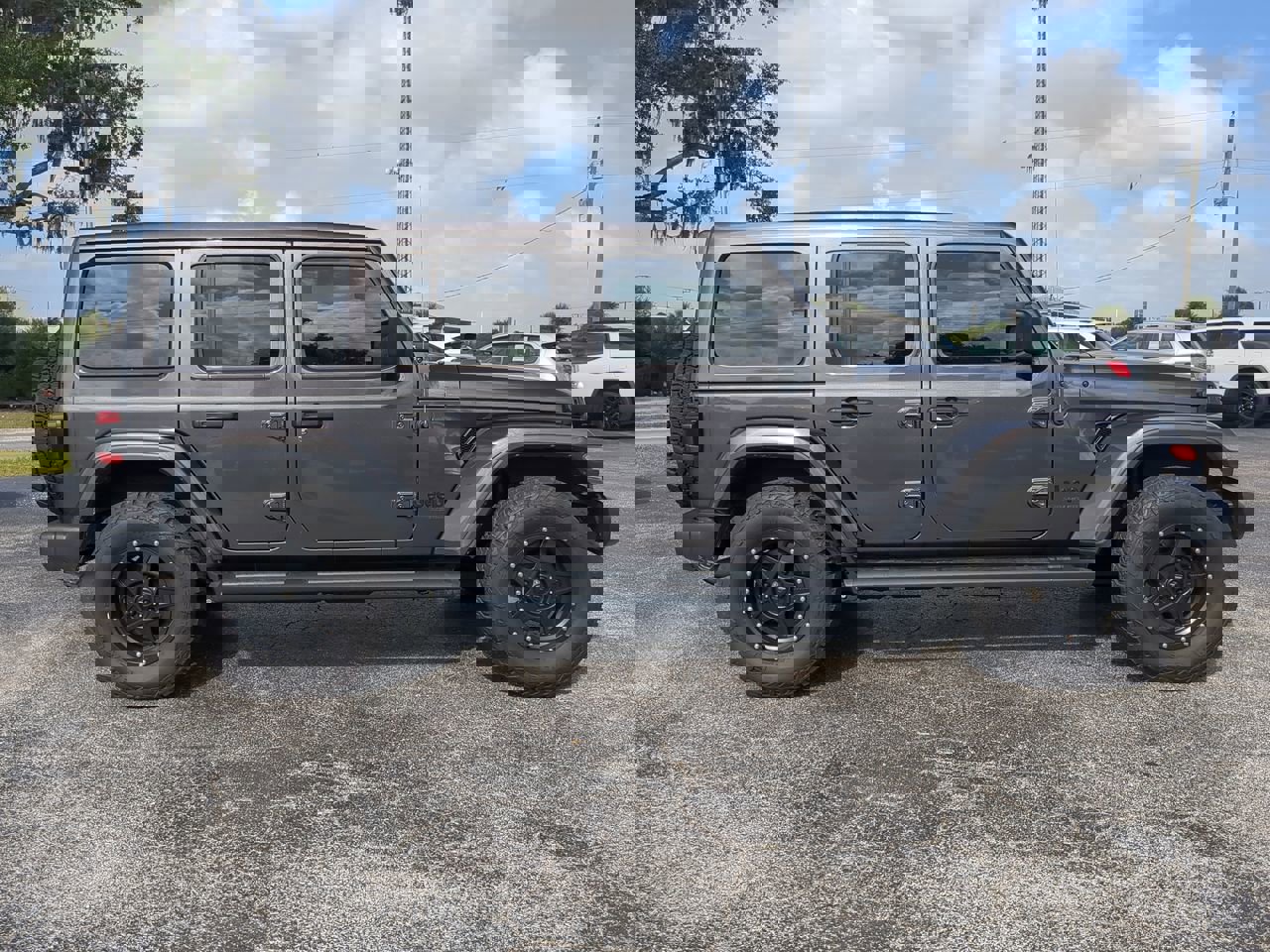 2020 Jeep Wrangler Unlimited Sahara Altitude photo 3