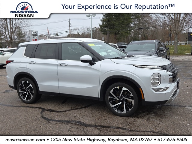 2024 Mitsubishi Outlander SE's photo