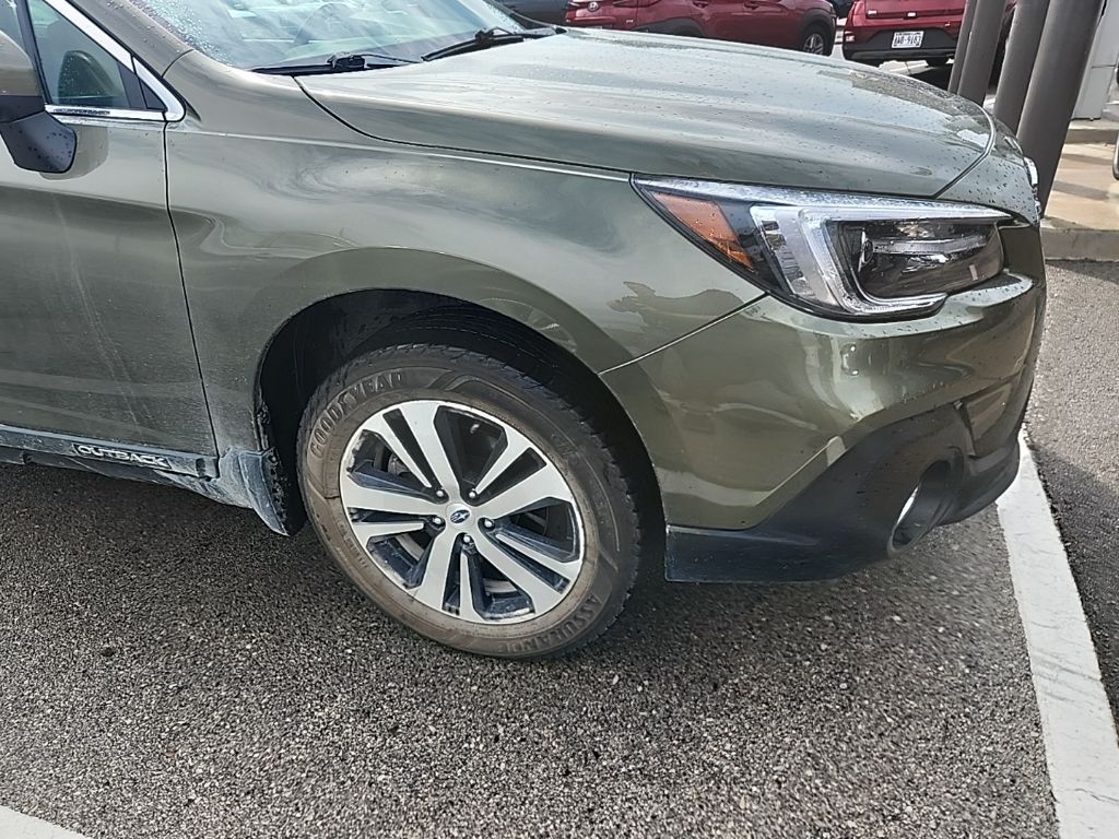 2018 Subaru Outback 2.5i Limited photo 2