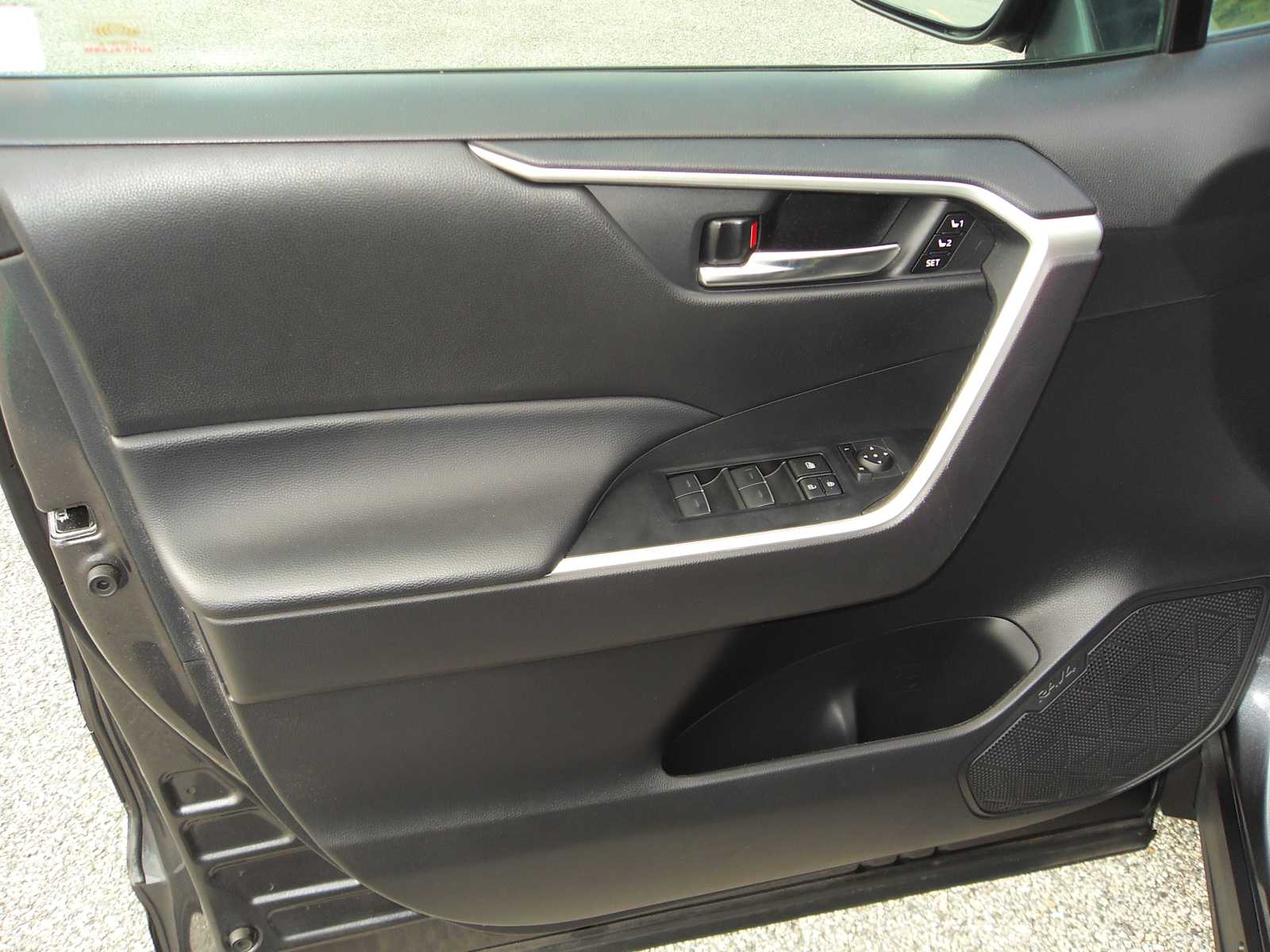 2024 Toyota RAV4 XLE Premium photo 29