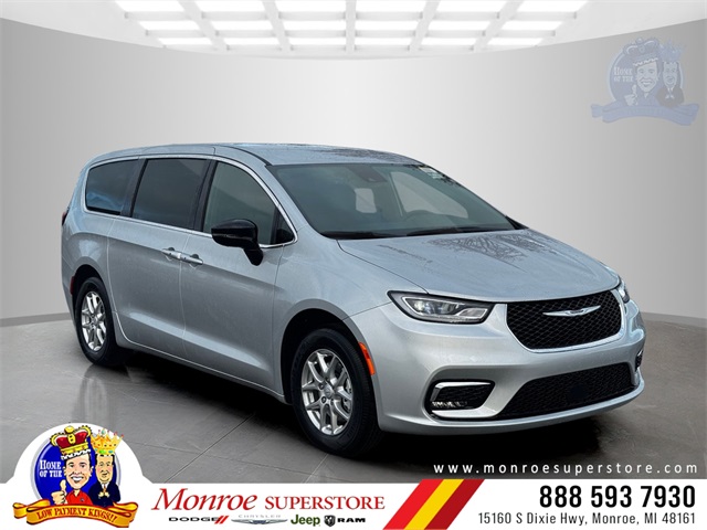 2026 Chrysler Pacifica Select's photo