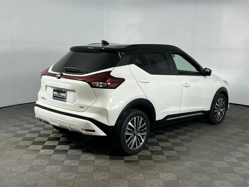 2023 Nissan Kicks SR photo 3
