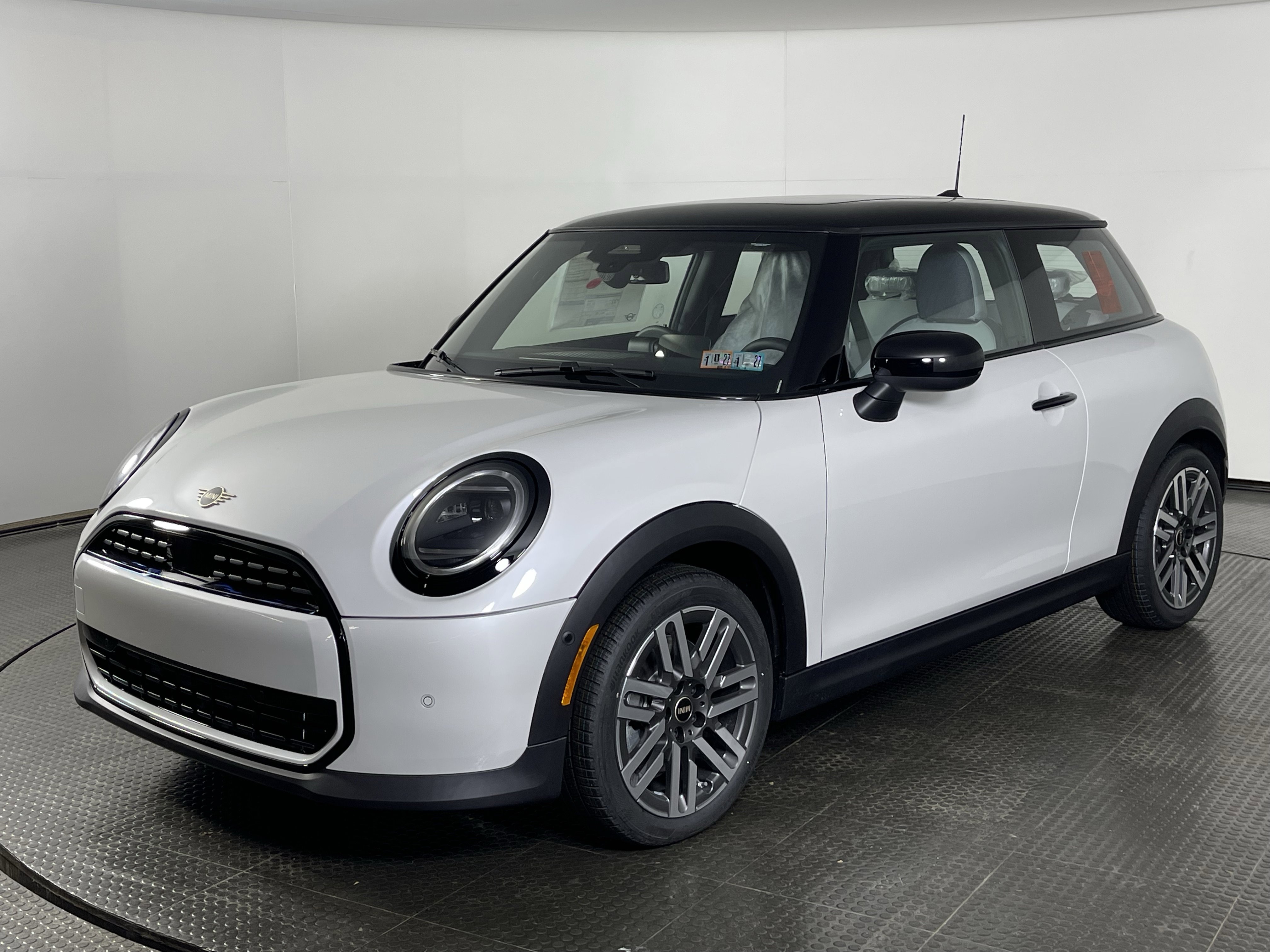 2026 MINI Hardtop 2 Door Oxford Edition's photo