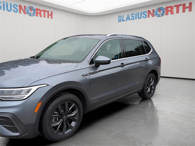 2022 Volkswagen Tiguan SE's photo