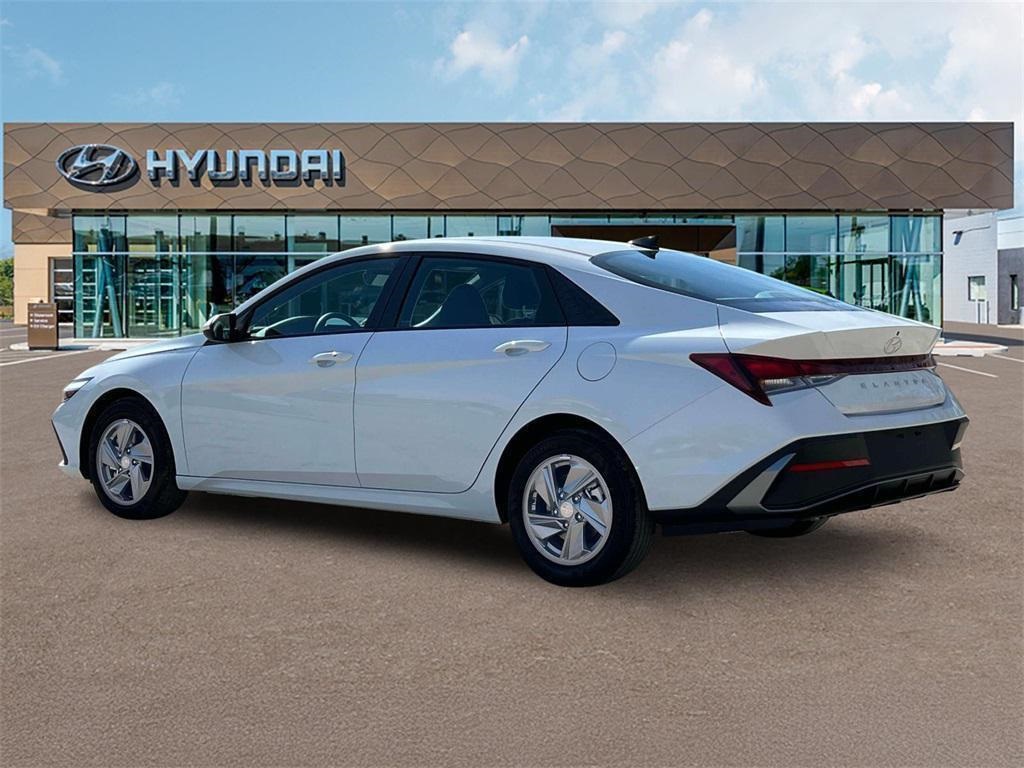 2025 Hyundai Elantra SE photo 4