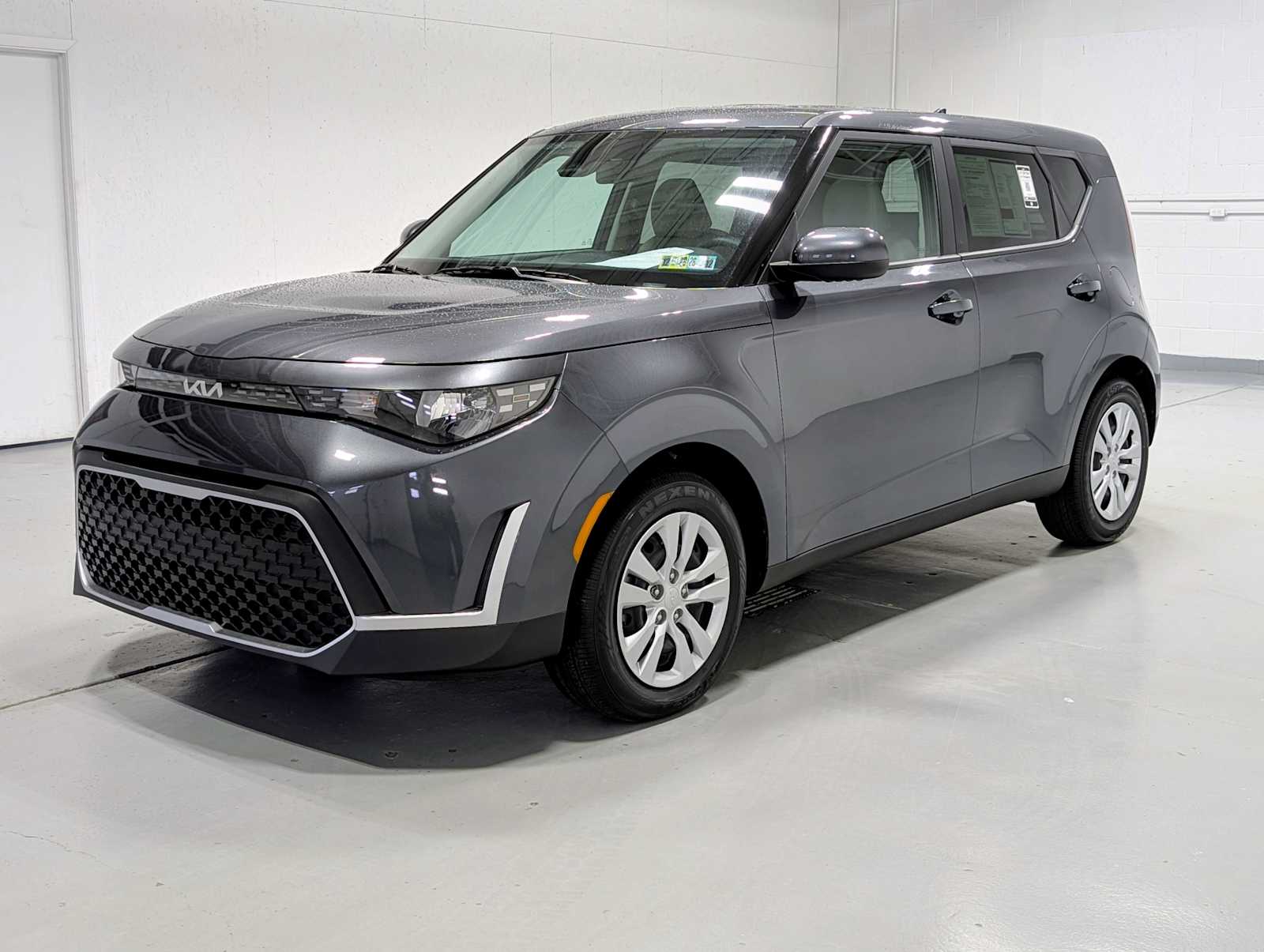 2023 Kia Soul LX's photo