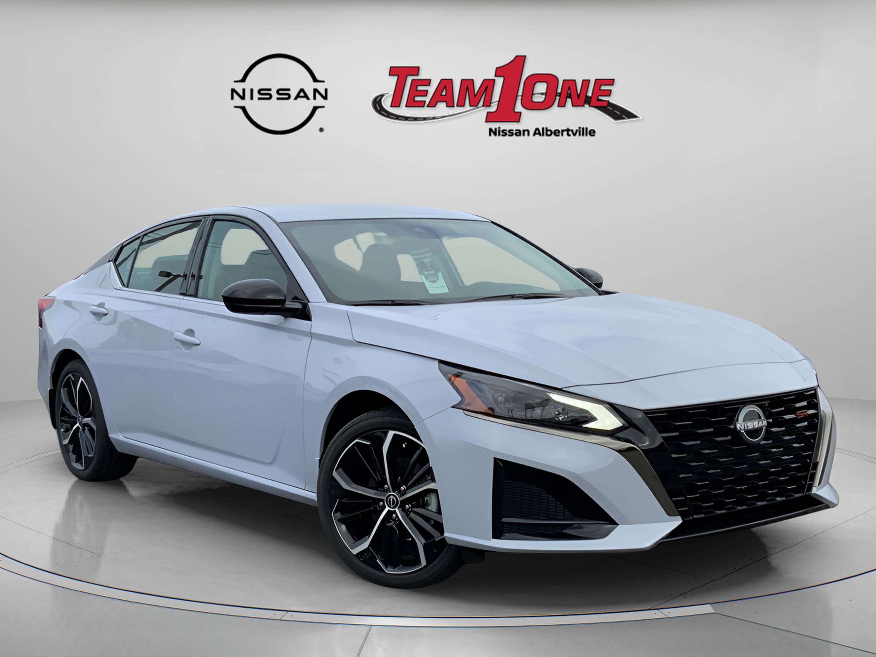 2025 Nissan Altima SR's photo