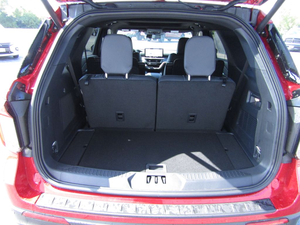 2025 Ford Explorer ST photo 4