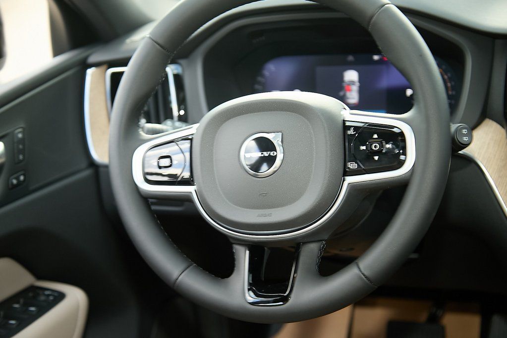 2026 VOLVO XC60 - Image 24
