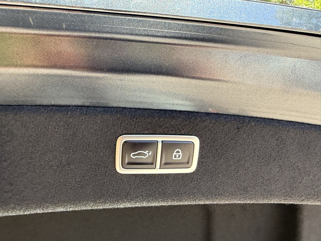 2024 Genesis Electrified G80 Advanced Prestige photo 12