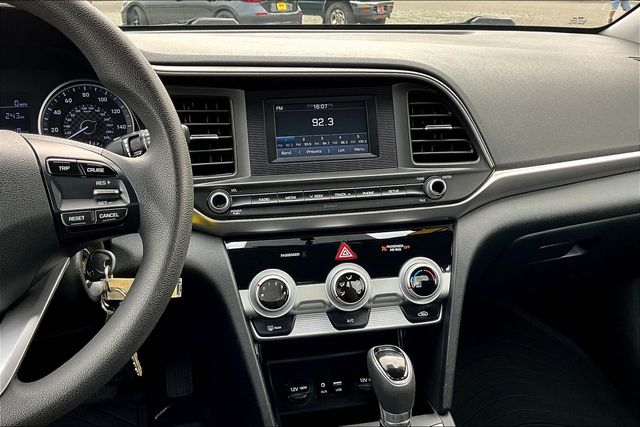 2019 Hyundai Elantra SE photo 4